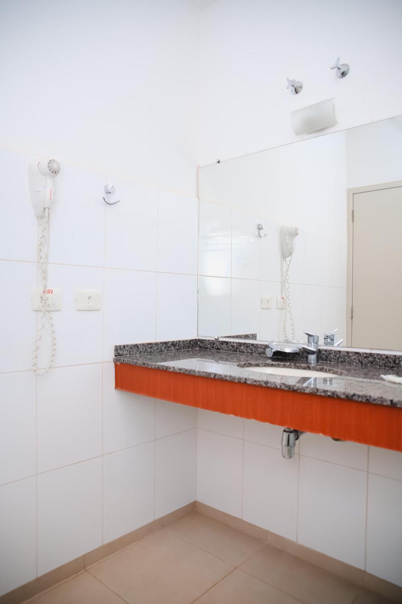 Hotel Agua Das Araras Paraguacu Paulista Oda fotoğraf
